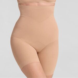 HoneyLove SuperPower Short